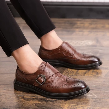 השמלה של גברים נזיר נעלי עור עסקי Brogue מגולף אנגליה אבזם רשמית הנעל עגול הבוהן המשרד החתונה גברים נעליים